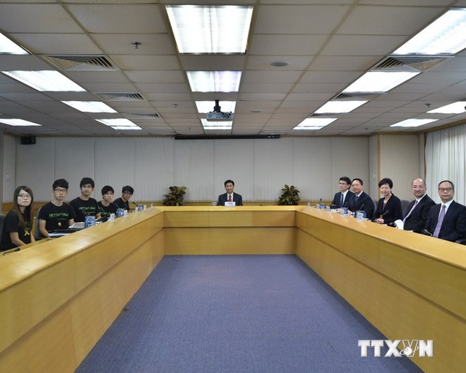 រដ្ឋអំណាចតំបន់រដ្ឋបាលពិសេសហុងកុង (ចិន) និងនិស្សិតបញ្ចប់ការសន្ទនាដំបូង