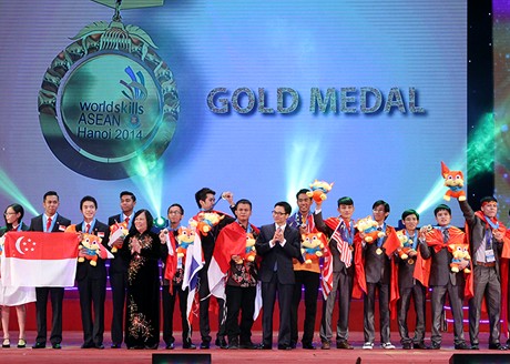 ការប្រកួតថ្វីដៃមុខជំនាញអាស៊ានឆ្នាំ២០១៤បិទបញ្ចប់ប្រកបដោយជោគជ័យ