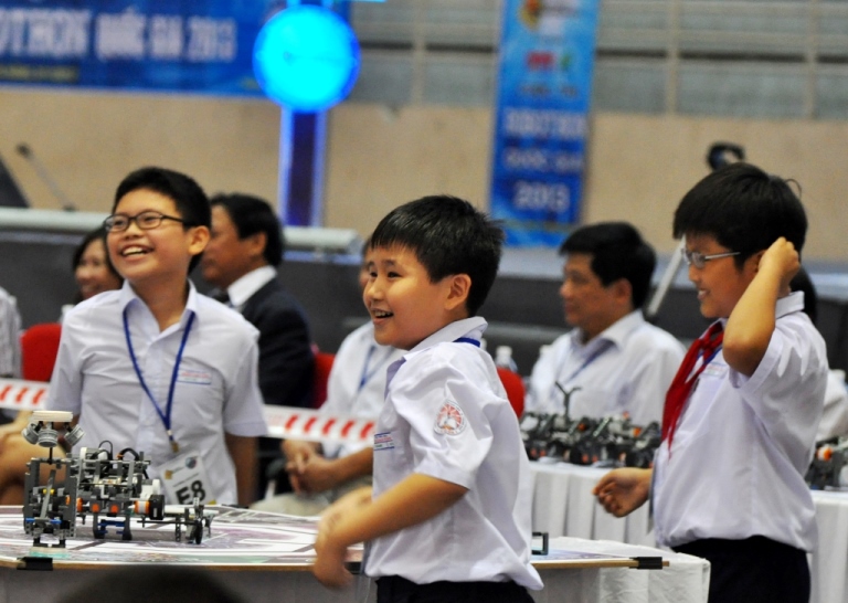 ការប្រឡង Robothon ២០១៤ជាទីលានលេងកំសាន្តមានអត្ថប្រយោជន៍ជាច្រើនសំរាប់សិស្សានុសិស្ស