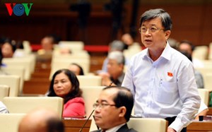 សមាជិកសភាវៀតណាមពិភាគ្សាអំពីការរៀបចំរចនាសម្ព័ន្ធខឿនសេដ្ឋកិច្ចឡើងវិញ