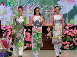 អាវផាយលើកដំកើងសោភ័ណ្ឌភាពល្អស្អាតរបស់នារីវៀតណាម