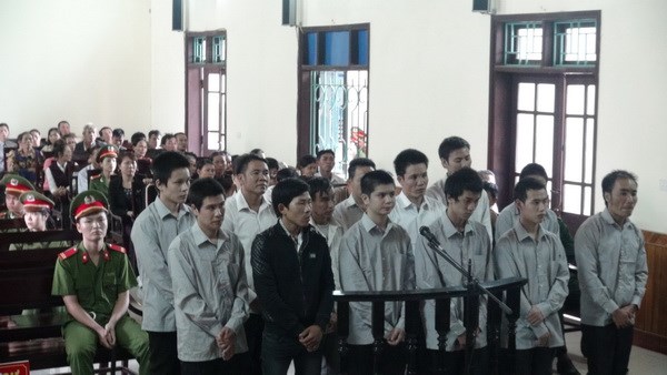 បើកសវនការបង្កអុកឡុកសណ្ដាប់ធ្នាប់សាធារណះនៅមណ្ឌលសេដ្ឋកិច្ច VUNG ANG - ខេត្ត HA TINH