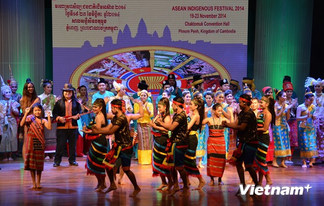 មហោស្រពសិល្បៈបណ្តាជនជាតិអាស៊ាន២០១៤នៅកម្ពុជា