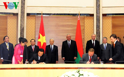 អគ្គលេខា Nguyen Phu Trong បានជួបសន្ទនាជាមួយប្រធានក្រុមប្រឹក្សាសាធារណៈរដ្ឋបេឡារុស