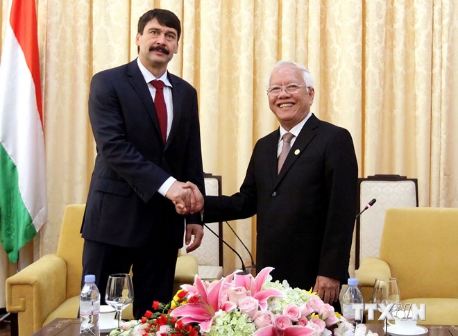 ប្រធានាធិបតីហ៊ុងហ្គារីទៅទស្សនាទីក្រុងហូជីមិញ