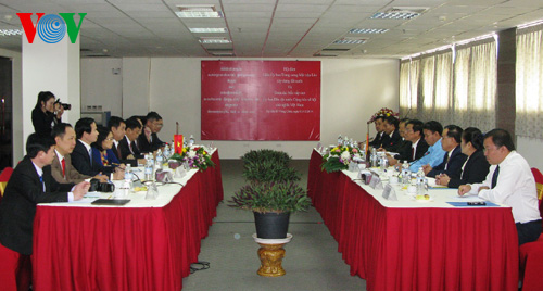 វៀតណាមនិងឡាវបង្កើនការងារជនជាតិ