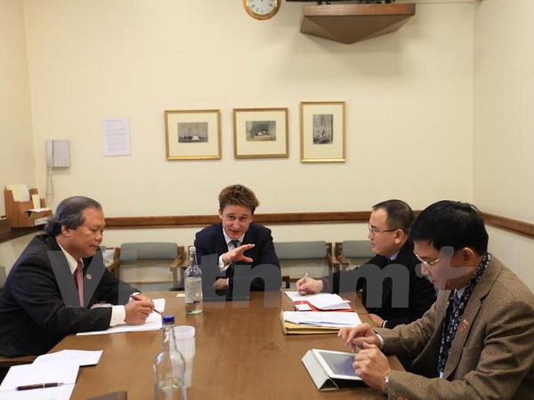 គណៈប្រតិភូគណៈកម្មាធិការច្បាប់រដ្ឋសភាវៀតណាមទៅបំពេញទស្សនកិច្ចនៅ អង់គ្លេស