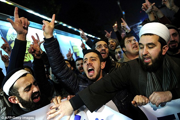 ប្រជាជននៅប្រទេសជាច្រើនធ្វើបាតុកម្មប្រឆាំងជំទាស់ទស្សនវដ្តី Charlie Hebdo