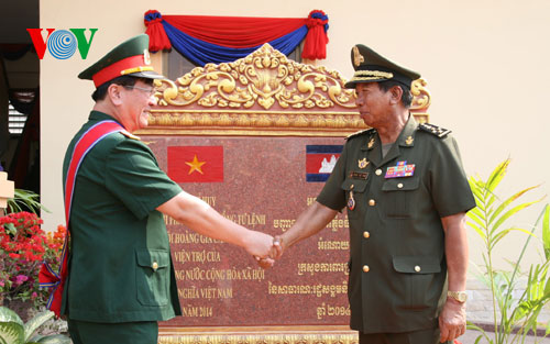 វៀតណាមផ្តល់ជំនួយសាងសង់ទីស្នាក់មេបញ្ជាការដ្ដានកាំភ្លើងធំកម្ពុជា