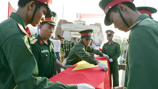 ពិធីសូត្រមន្តបង្សកូលនិងទទួលអិដ្ឋធាតុយុទ្ធជនស្ម័គ្រចិត្តវៀតណាមពលី ជីវិតនៅសមរភូមិកម្ពុជា