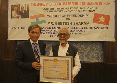 វៀតណាមប្រគល់គ្រៀងឥស្សរិយសមិត្តភាពជូនប្រធានគណៈកម្មាធិការសាមគ្គីភាព វៀតណាម-ឥណ្ឌានៅរដ្ឋ Bengal ខាងលិច