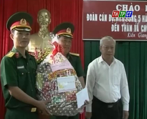 សកម្មភាពជូនអំណោយក្នុងឱកាសបុណ្យតេតប្រពៃណីសមមមែសប្តស័ក ២០១៥