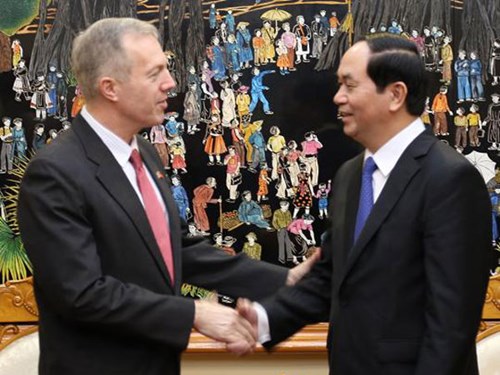 រដ្ឋមន្ត្រីក្រសួងនគរបាលបានទទួលជួបឯកអគ្គរដ្ឋទូតអាមេរិកប្រចាំនៅវៀតណាមនិងទីប្រឹក្សាសន្តិសុខ