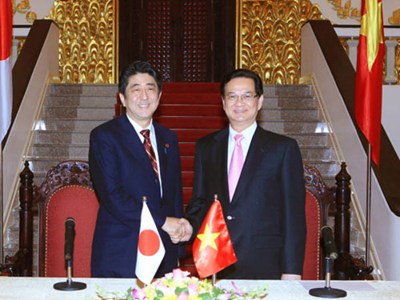 នាយករដ្ឋមន្ត្រីវៀតណាមចរចារជាមួយនាយករដ្ឋមន្ត្រីជប៉ុនតាមទូរស័ព្ទ