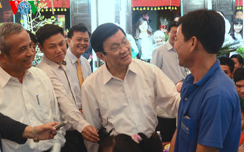 ប្រធានរដ្ឋវៀតណាមទៅសាកសួរសុខទុកនិងជូនពរឆ្នាំថ្មីប្រជាជនខេត្ត Long An