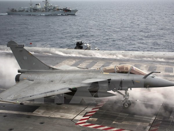 បារាំងដាក់ពង្រាយនាវាផ្ទុកយន្តហោះទៅកាន់ឈូងសមុទ្រពែក្សដើម្បីប្រឆាំងទប់ស្កាត់ IS