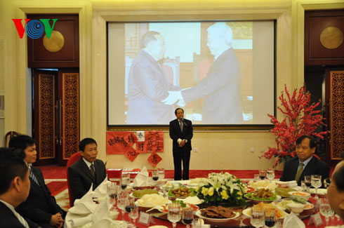 ជំនួបប្រាស្រ័យមិត្តភាពវៀតណាម-ឡាវក្នុងឱកាសបុណ្យចូលឆ្នាំថ្មីប្រពៃណីរបស់វៀតណាម