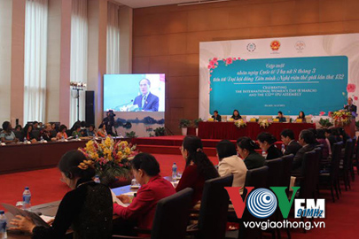 ប្រធានរដ្ឋសភា Nguyen Sinh Hung ជួបសន្ទនាជាមួយបណ្ដាសមាជិកាសភា ថ្នាក់ដឹកនាំជានារី