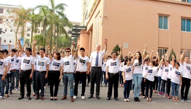 បណ្ដាសកម្មភាពជួយជ្រោមជ្រែងម៉ោងផែនដី២០១៥