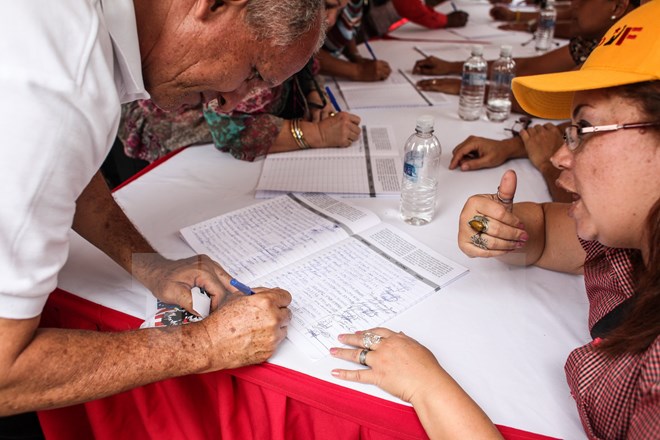 ជនវ៉ែណេស៊ុយអេឡាចំនួន ៥ លាននាក់ចុះហត្ថលេខាលើឯកសារប្រឆាំងអាមេរិក