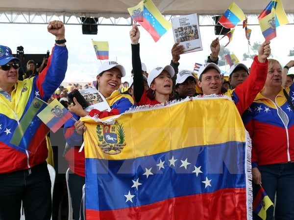 វ៉ែណេស៊ុយអេឡាទទួលបានការគាំទ្រដ៏ទូលំទូលាយពីសាធារណៈមតិនៅក្នុងនិងក្រៅប្រទេស