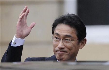 ​​រដ្ឋមន្ត្រីការបរទេសជប៉ុនជួបសម្តែងការគួរសមជាមួយអគ្គមគ្គុទ្ទេសក៍គុយបាលោក Fidel Castro