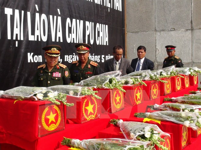 រំលឹកវិញ្ញាណក្ខ័ន្ទនិងបញ្ចុះអិដ្ឋធាតុយុទ្ធជនស្ម័គ្រចិត្តវៀតណាមដែលបានពលីនៅឡាវនិងកម្ពុជា