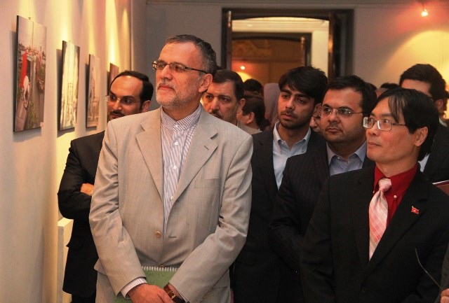 ការតាំងពិព័រណ៍រូបថត “វៀតណាមនាបច្ចុប្បន្ន” នៅអ៊ីរ៉ង់