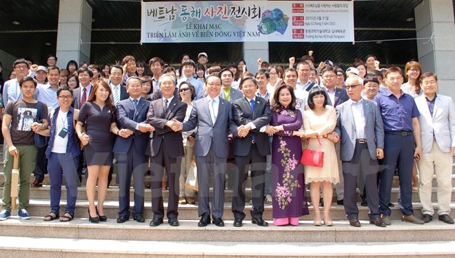 កូរ៉េខាងត្បូងរៀបចំការតាំងពិព័រណ៌រូបថតស្ដីពី៖ចិនបំផ្លាញ់ភាពដើមនៅសមុទ្រខាងកើត