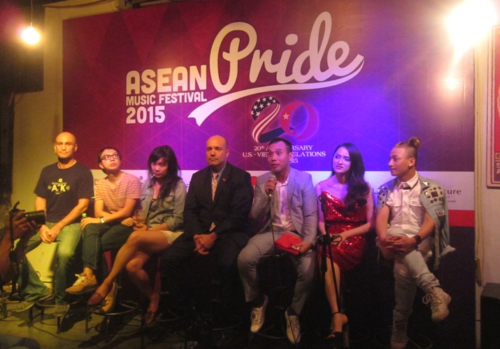 មហោស្រពដូរតន្ត្រី ASEAN Pride ២០១៥ក្រោមប្រធានបទលើកដម្កើង គ្រួសារ