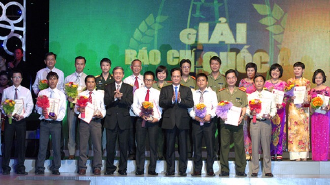 ពិធីប្រគល់រង្វាន់សារព័ត៌មានជាតិនាយប់ថ្ងៃទី ២១ មិថុនា