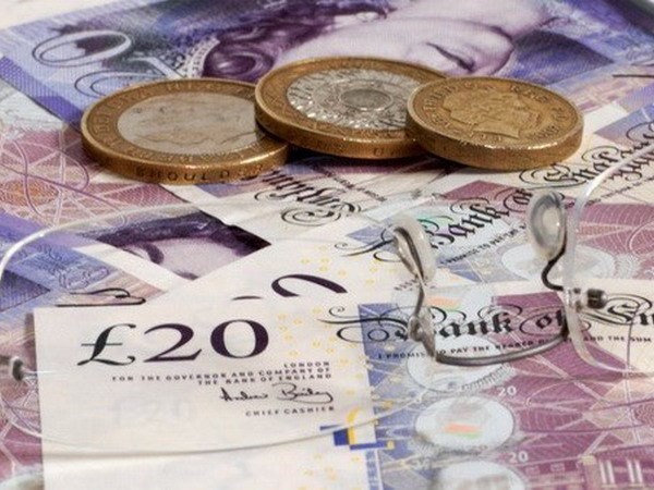 ការធ្វើបាតុកម្មដោយទ្រង់ទ្រាយធំប្រឆាំងជំទាស់វិធានការសេដ្ឋកិច្ចត្បិតត្បៀតនៅអង់គ្លេស