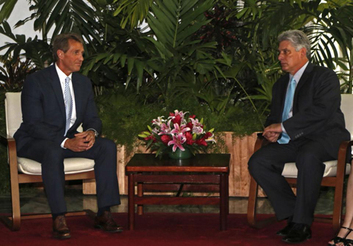 អនុប្រធានគុយបាទទួលជួបជាមួយគណៈប្រតិភូព្រឹទ្ធសភាអាមេរិក