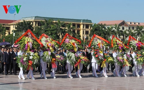 ពិធីមីទ្ទិញរំលឹកខួបអនុស្សាវរីយ៍លើកទី១០០នៃទិវាកំណើតរបស់អគ្គលេខាបក្ស Nguyen Van Linh