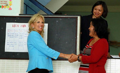 ភរិយារបស់អនុប្រធានាធិបតីអាមេរិកអញ្ជើញទៅបំពេញទស្សនកិច្ចនៅទីក្រុងហូជីមិញ