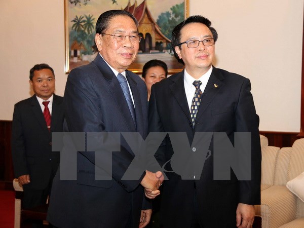 អគ្គលេខាបក្សនិងជាប្រធានរដ្ឋឡាវទទួលជួបសន្ទនាជាមួយគណៈកម្មាធិការកិច្ចការបរទេសមជ្ឈឹមបក្សវៀតណាម