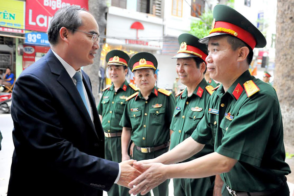 គោលនយោបាយសម្រាប់អ្នកមានគុណូបការៈត្រូវបានអនុវត្តព្រមៗគ្នា