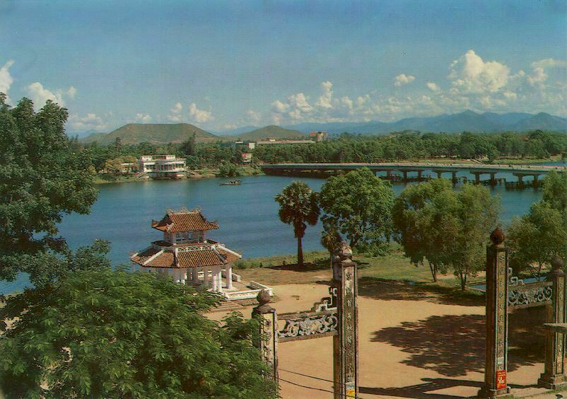 ទន្លេHuong ភ្នំNguនៃទឹកដីHue