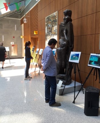 ពិព័ណ៌រូបថតស្ដីពីសកម្មភាពពូនជ្រុំកសាងកោះសប្បនិមិត្តរបស់ចិននៅសមុទ្រខាងកើតនៅកូរ៉េខាងត្បូង