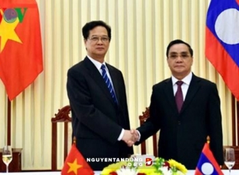 ដំណើរទស្សនកិច្ចនៅឡាវរបស់នាយករដ្ឋមន្ត្រីវៀតណាមអះអាងនូវការប្តេជ្ញាចិត្តបង្កើនចំណងសាមគ្គីភាពពិសេស