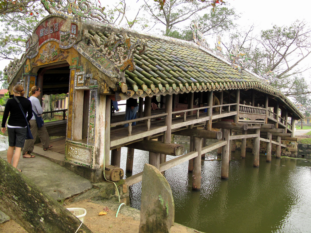 ស្ពានប្រក់ក្បឿងនៅHue