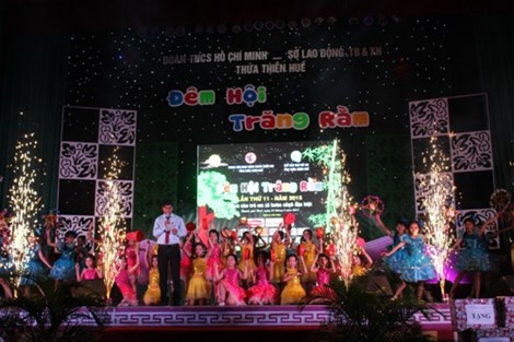 សកម្មភាពឆ្ពោះទៅកុមារមានស្ថានភាពលំបាកពិសេសក្នុងឱកាសពិធីបុណ្យសំពះព្រះខែ