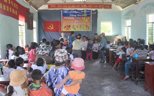 ពិធីបុណ្យសំពះព្រះខែ២០១៥នៅបណ្ដាដំបន់ក្នុងទូទាំងប្រទេសវៀតណាម