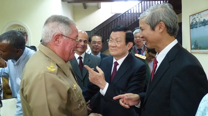 ប្រធានរដ្ឋវៀតណាមអញ្ជើញជួបសំណេះសំណាលជាមួយជនគុយបាដែលធ្លាប់បំពេញបេសកកម្មនៅវៀតណាម