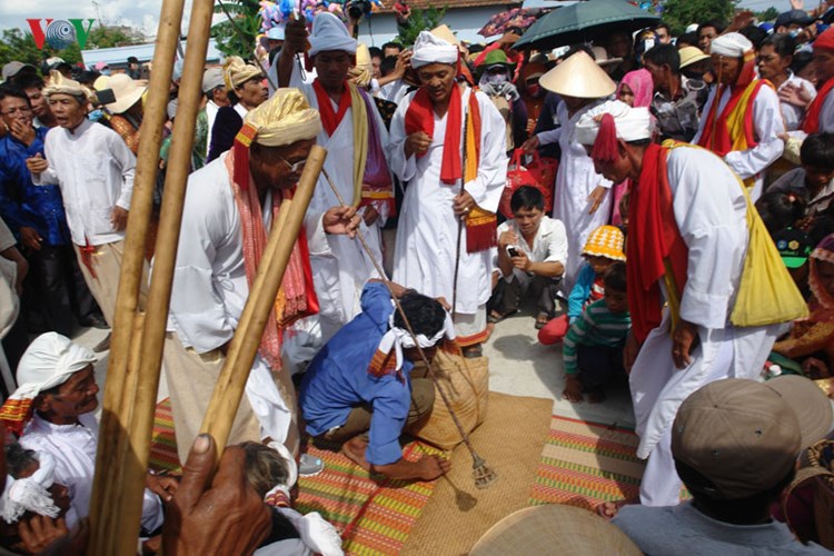 ជនរួមជាតិចាមខេត្ត Ninh Thuan អំណរបុណ្យតេត Kate