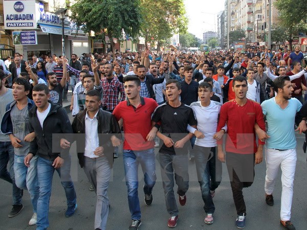 បាតុកម្មប្រឆាំងជំទាស់ប្រធានាធិបតី R.Erdogan បន្ទាប់ពីការបំផ្ទុះគ្រាប់បែក