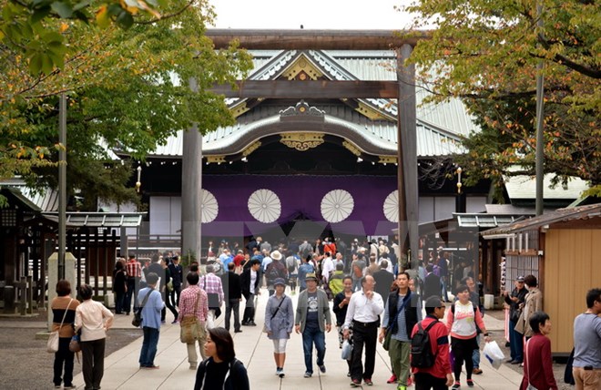 រដ្ឋមន្ត្រីយុត្តិធម៌របស់ជប៉ុនទៅកាន់វិហារ Yasukuni