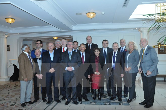 ក្រុមសមាជិកសភាមិត្តភាពស្រលាញ់វៀតណាមនៅសភាអឺរ៉ុបបង្ហាញមុខ