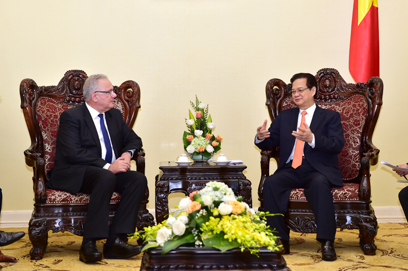 នាយករដ្ឋមន្ត្រីវៀតណាមជួបសន្ទនាជាមួយសមាជិកទទួលបន្ទុកផ្នែកអន្តរជាតិនិងអភិវឌ្ឍន៍របស់គណៈកម្មធិការអឺរ៉ុប