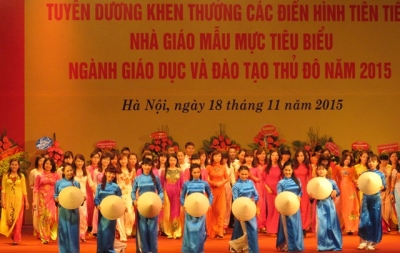 លើកដំកើងគ្រូបង្រៀនឆ្នើមក្នុងឱកាសទិវាគ្រូបង្រៀនវៀតណាមថ្ងៃទី២០វិច្ឆិកា